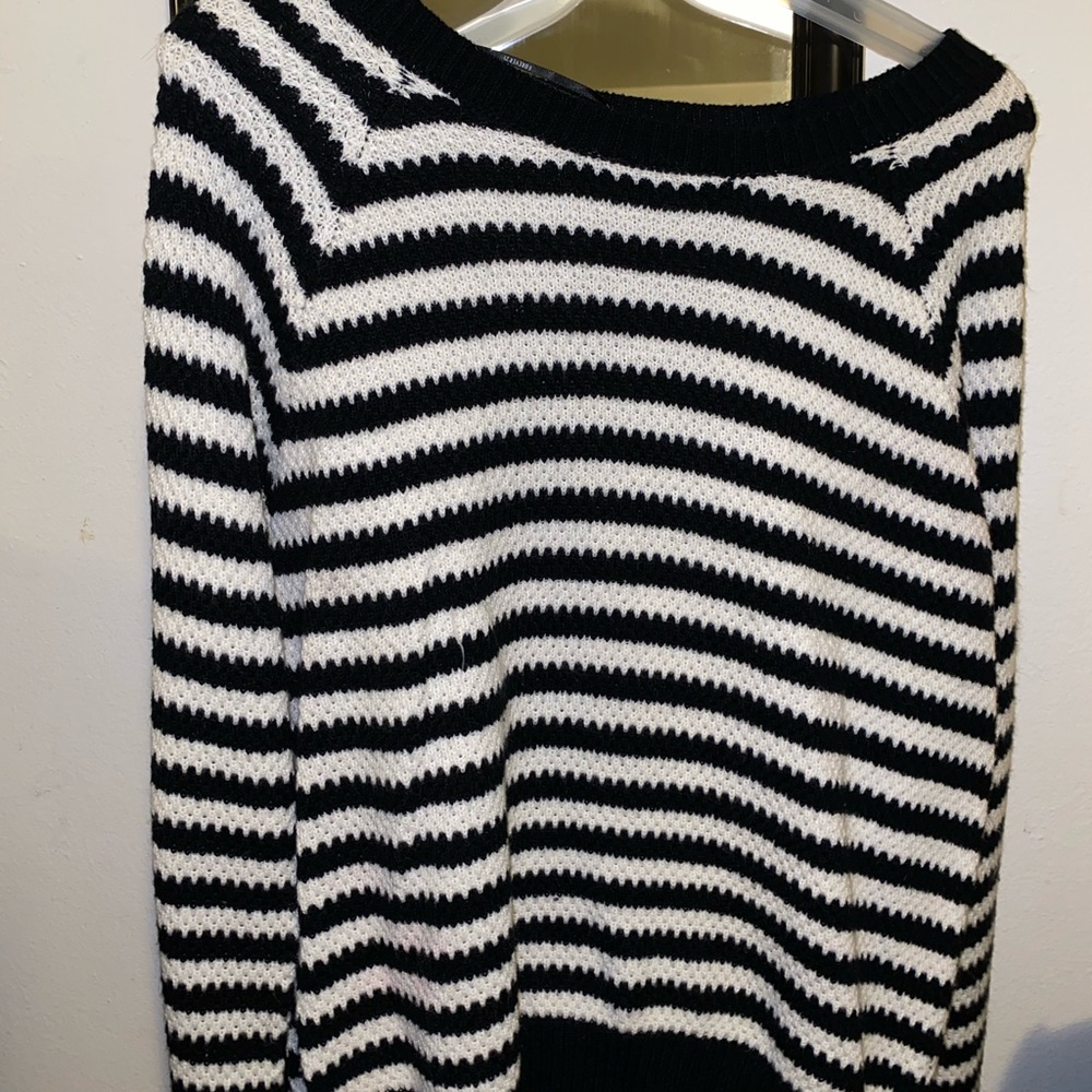 Sweatshirt - Picture 2 of 3